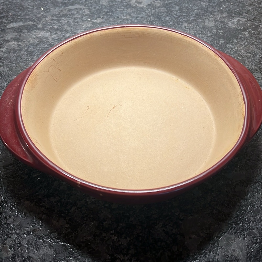 8 inch round Vintage stoneware baker by Pampered Chef. No chips or cracks